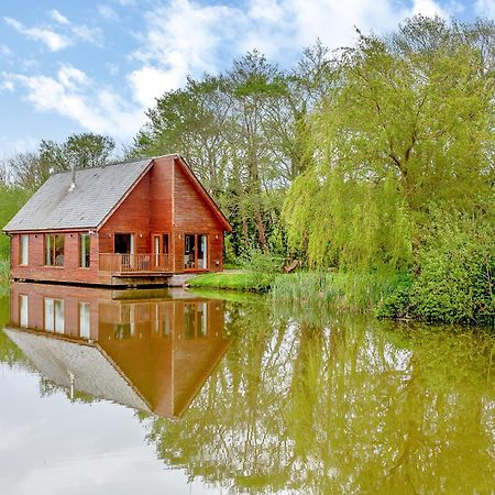 Anglesey Lakeside Lodges Menai Bridge Ngoại thất bức ảnh