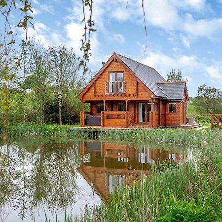 Anglesey Lakeside Lodges Menai Bridge Ngoại thất bức ảnh