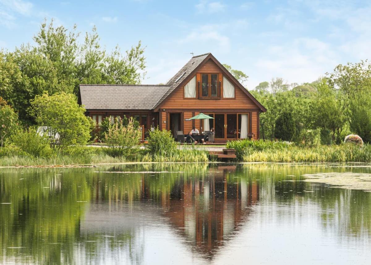Anglesey Lakeside Lodges Menai Bridge Ngoại thất bức ảnh