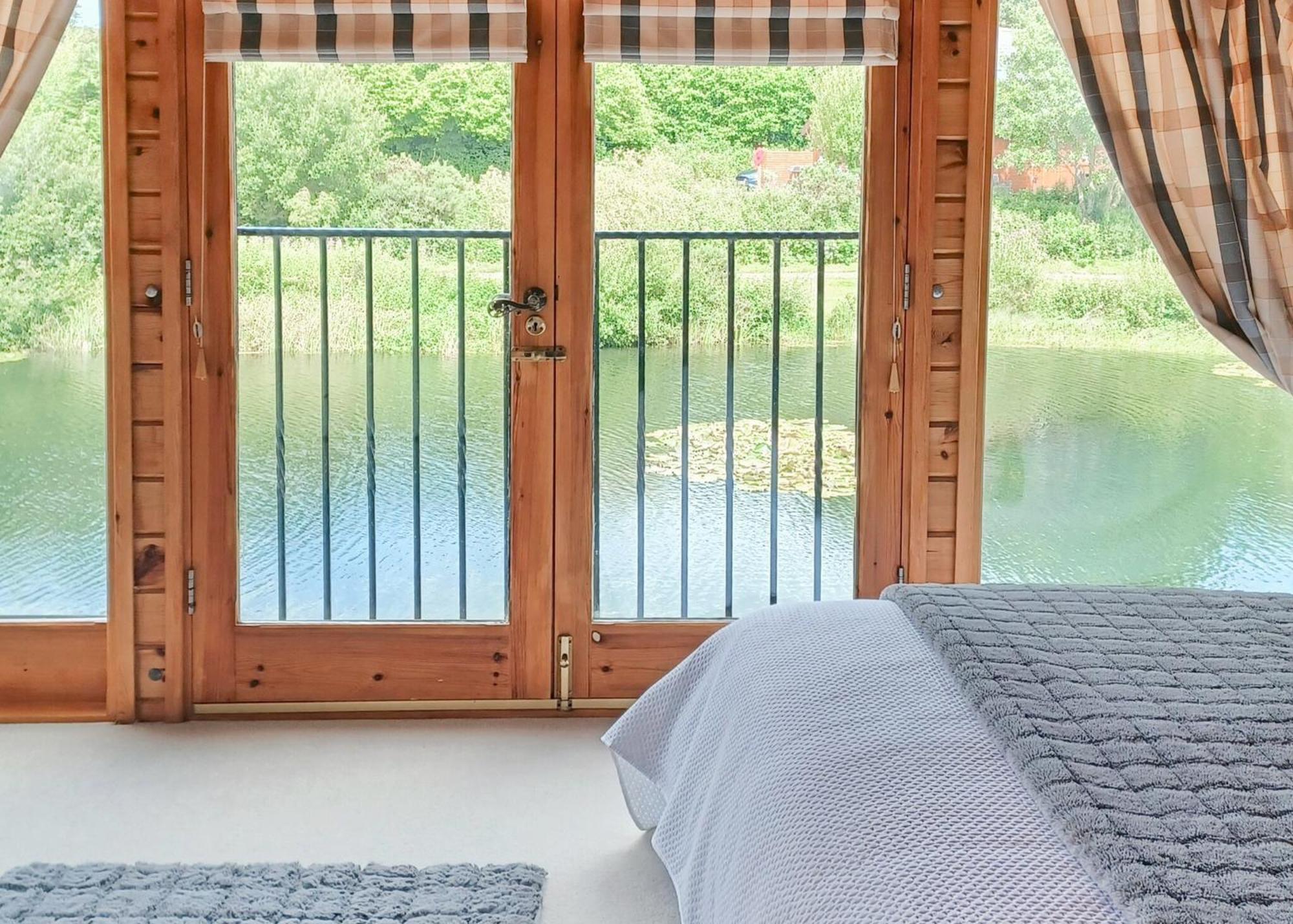 Anglesey Lakeside Lodges Menai Bridge Phòng bức ảnh