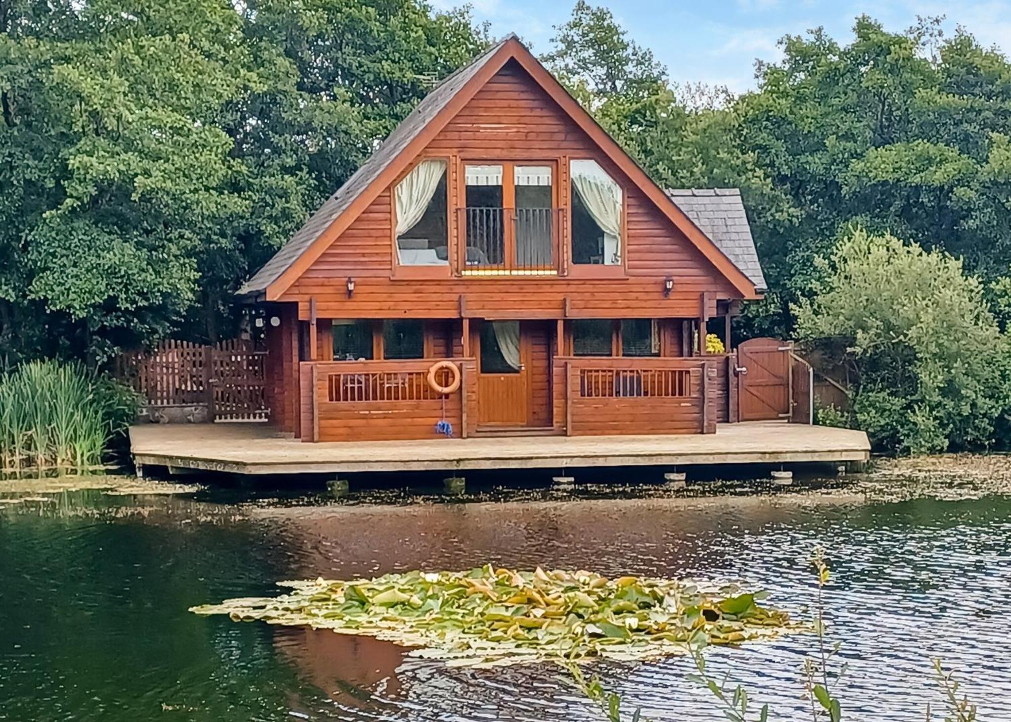 Anglesey Lakeside Lodges Menai Bridge Phòng bức ảnh