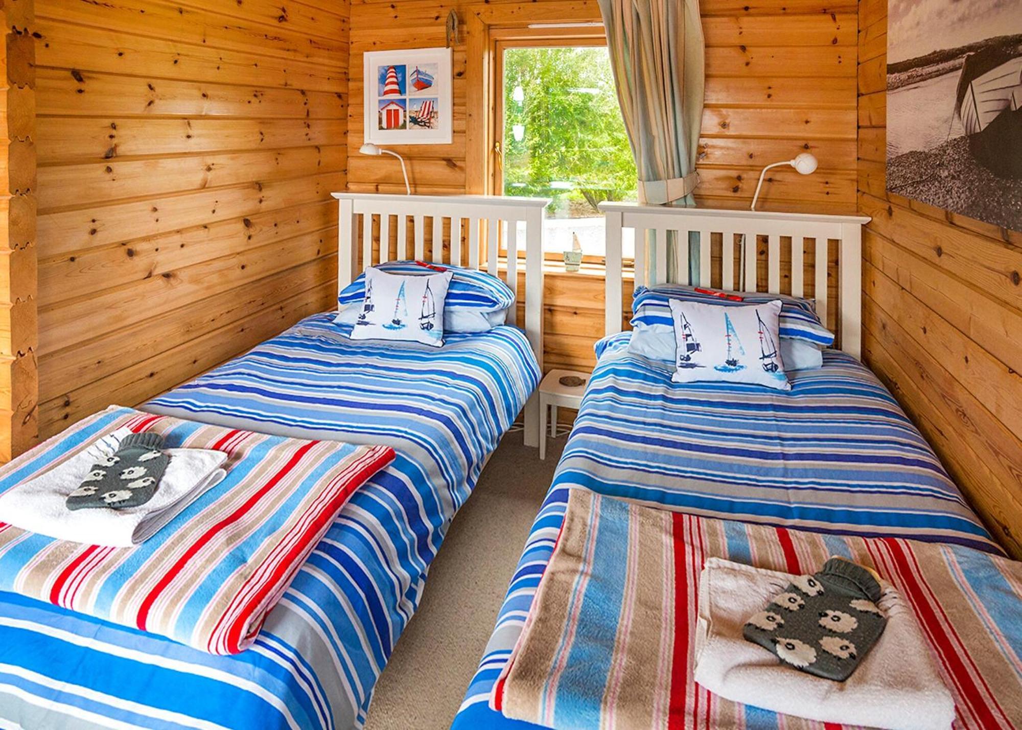 Anglesey Lakeside Lodges Menai Bridge Phòng bức ảnh