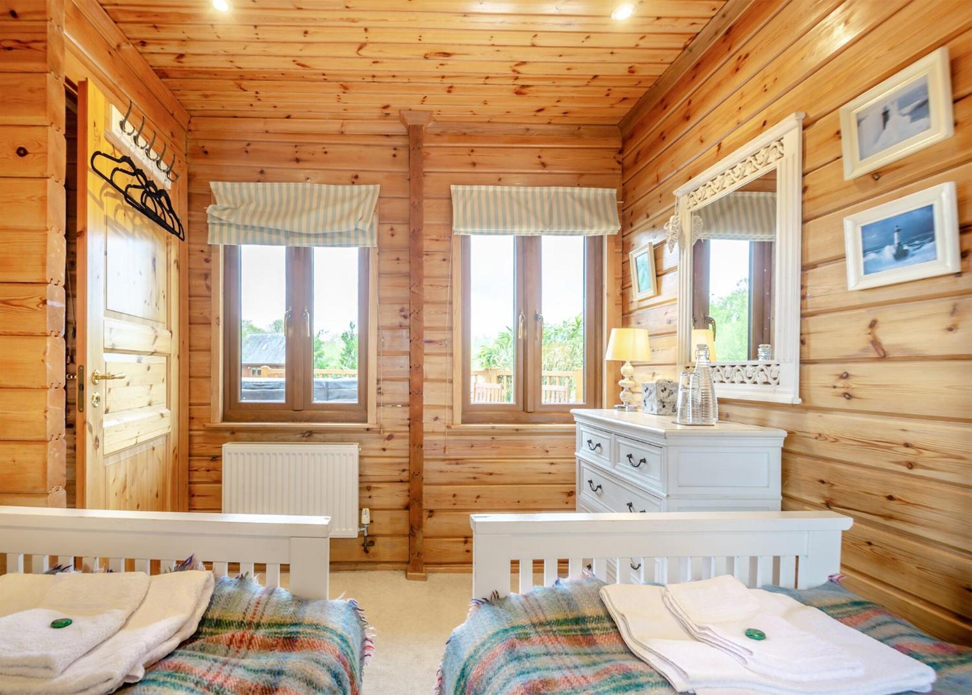 Anglesey Lakeside Lodges Menai Bridge Phòng bức ảnh