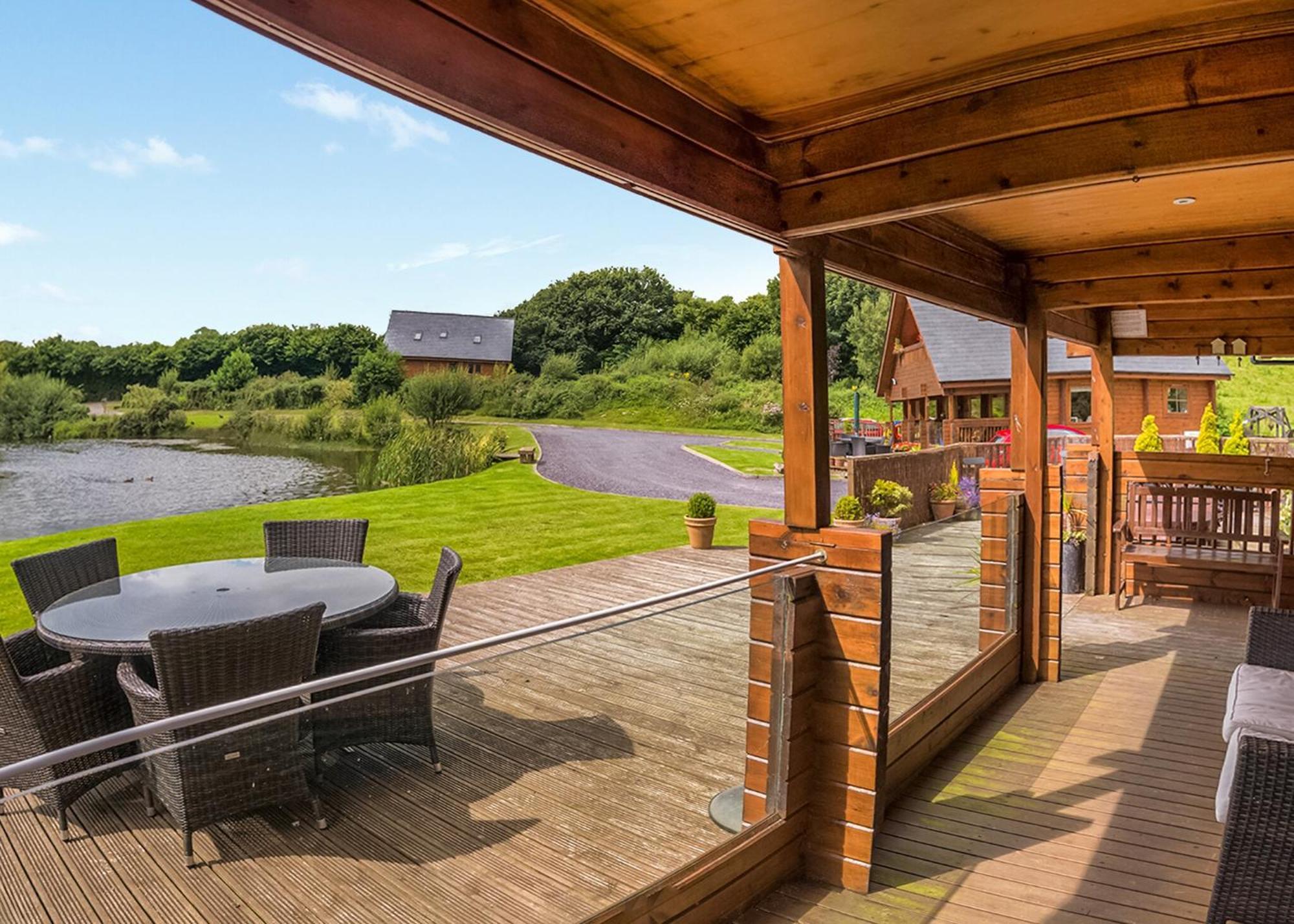Anglesey Lakeside Lodges Menai Bridge Phòng bức ảnh