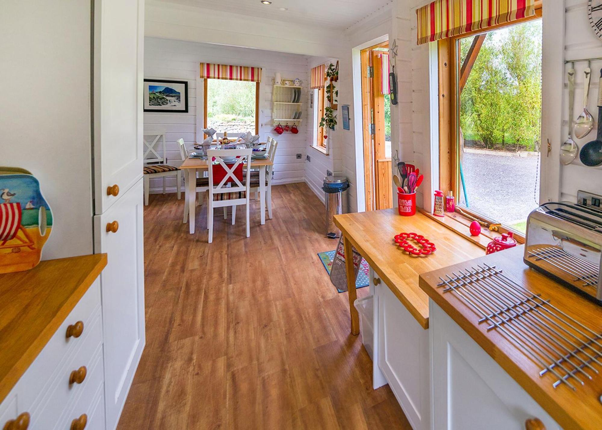 Anglesey Lakeside Lodges Menai Bridge Phòng bức ảnh