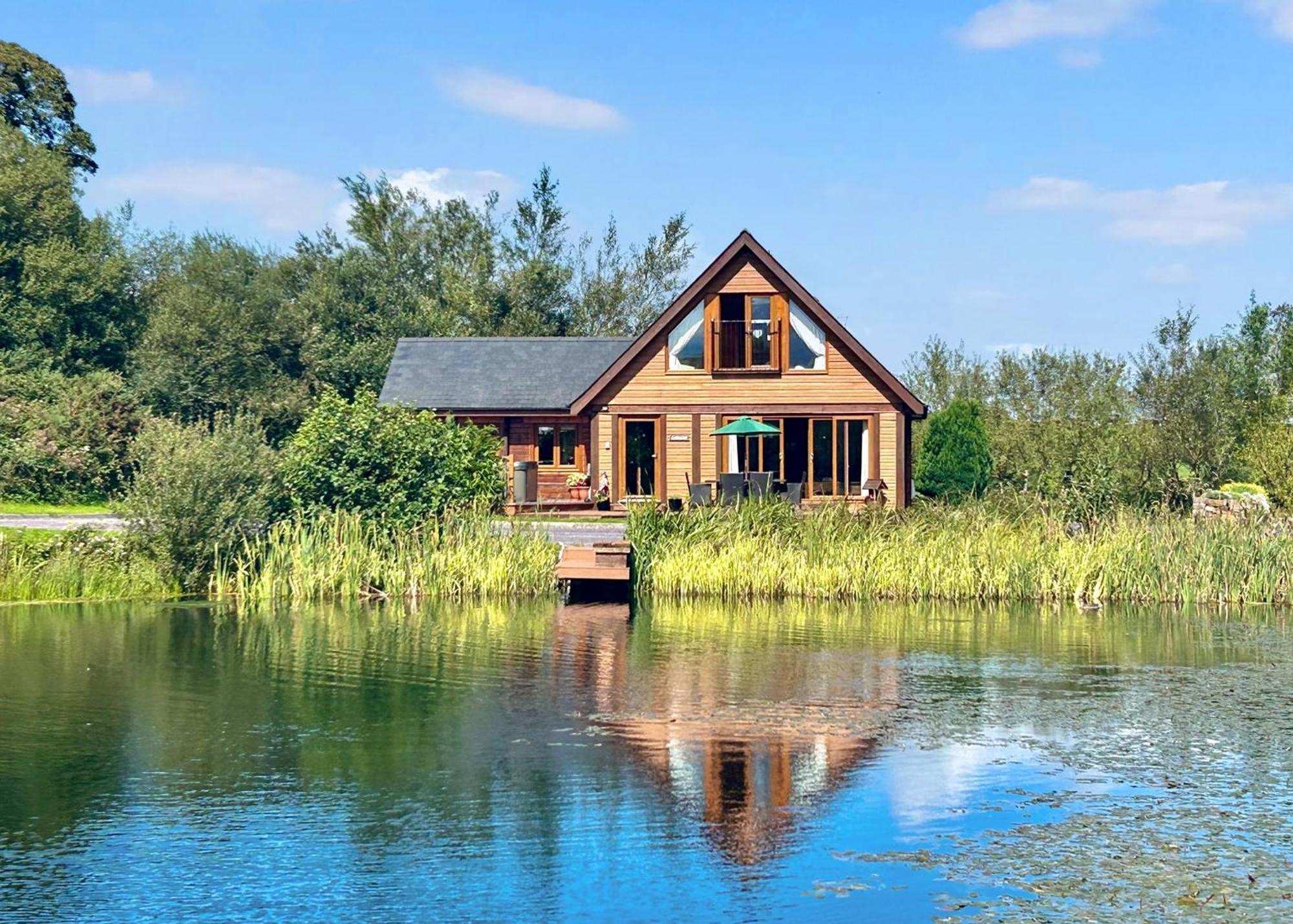 Anglesey Lakeside Lodges Menai Bridge Ngoại thất bức ảnh