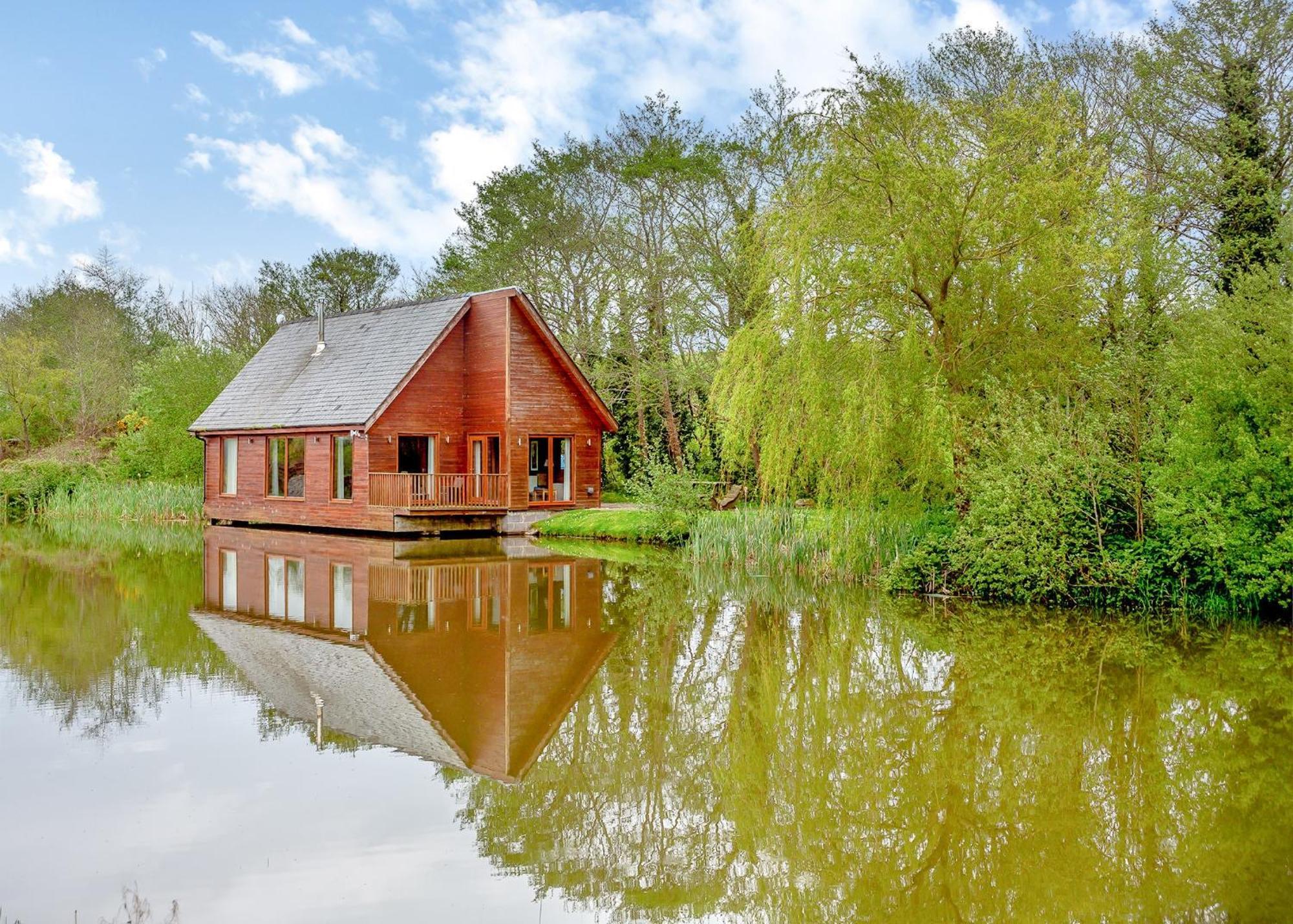 Anglesey Lakeside Lodges Menai Bridge Ngoại thất bức ảnh