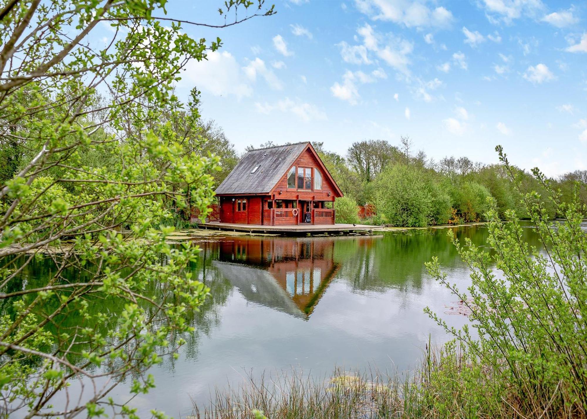 Anglesey Lakeside Lodges Menai Bridge Ngoại thất bức ảnh