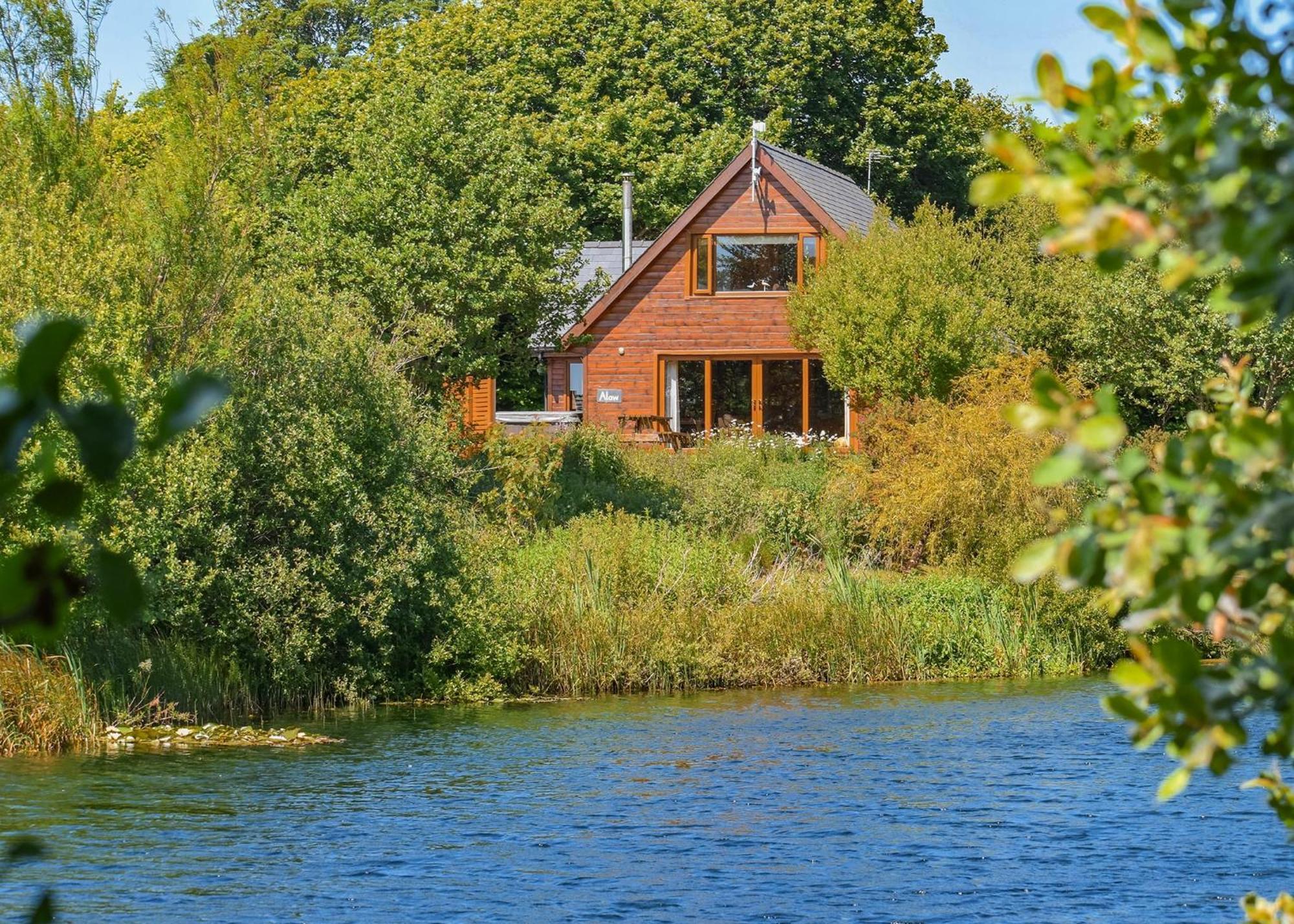 Anglesey Lakeside Lodges Menai Bridge Ngoại thất bức ảnh